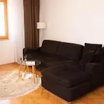 Engadin's Old Town Units - Free Parking Daire