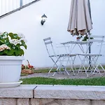 Engadin's Old Town Units - Free Parking Daire *