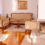 Engadin's Old Town Units - Free Parking Daire *