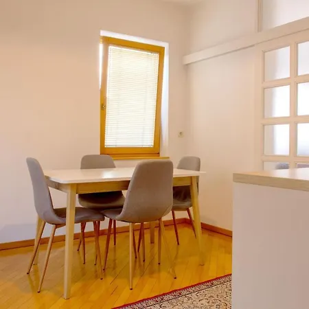 Apartment Beautiful Duplex In Heart Of Old Town - Free Parking
