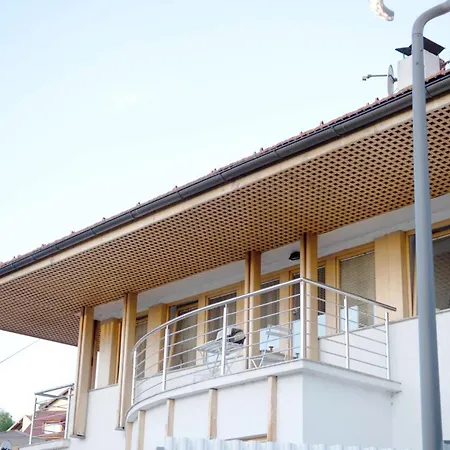 Beautiful Duplex In Heart Of Old Town - Free Parking Apartment