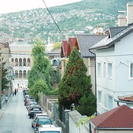 Beautiful Duplex In Heart Of Old Town - Free Parking