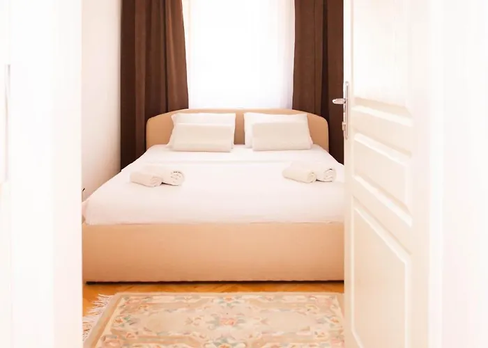 Apartment Engadin's Old Town Units - Free Parking