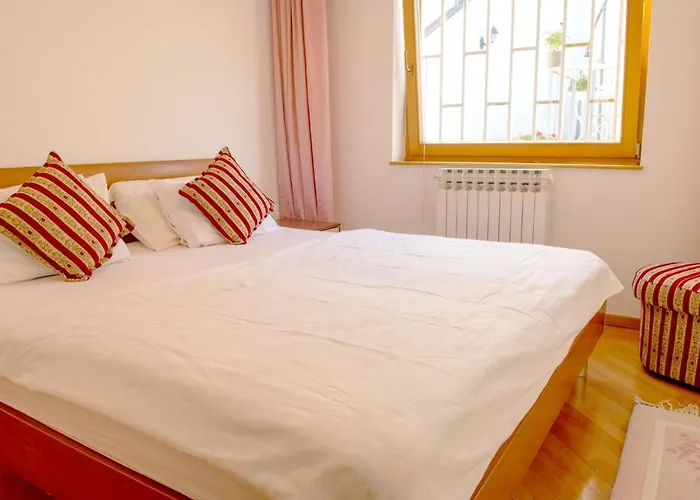 Apartment Engadin's Old Town Units - Free Parking Sarajevo