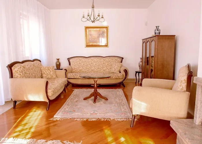 Apartment Engadin's Old Town Units - Free Parking *