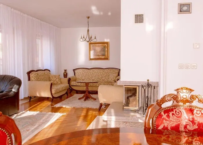 Engadin's Old Town Units - Free Parking * Sarajevo