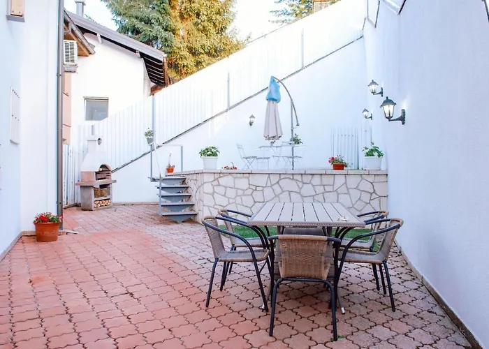 Engadin's Old Town Units - Free Parking Sarajevo