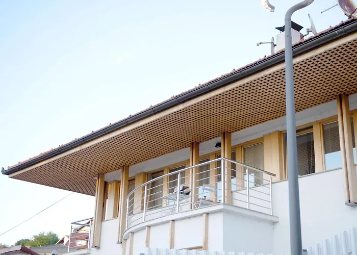 Engadin's Old Town Units - Free Parking Apartment