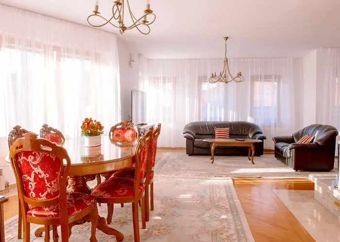 Engadin's Old Town Units - Free Parking Apartment