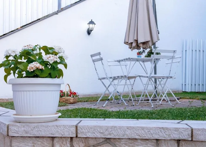 Engadin's Old Town Units - Free Parking Apartment *