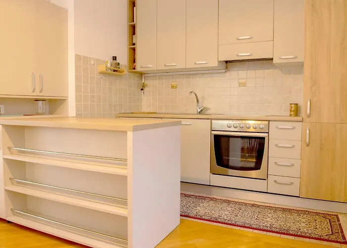 Engadin's Old Town Units - Free Parking Apartment *