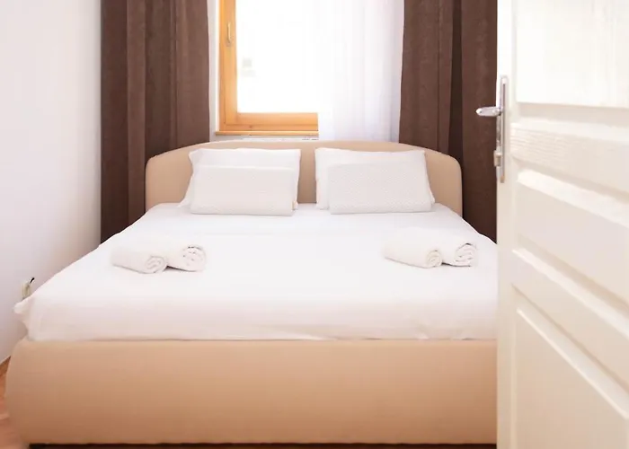 Engadin's Old Town Units - Free Parking Apartment *