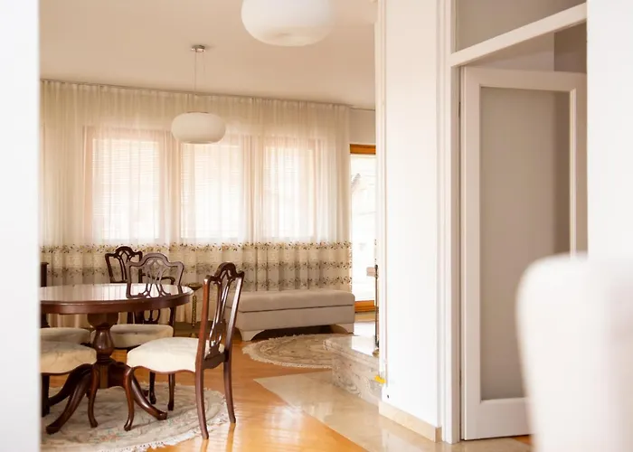 Engadin's Old Town Units - Free Parking Sarajevo