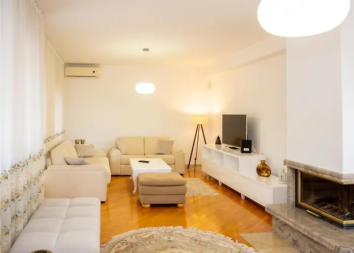 Apartment Engadin's Old Town Units - Free Parking *